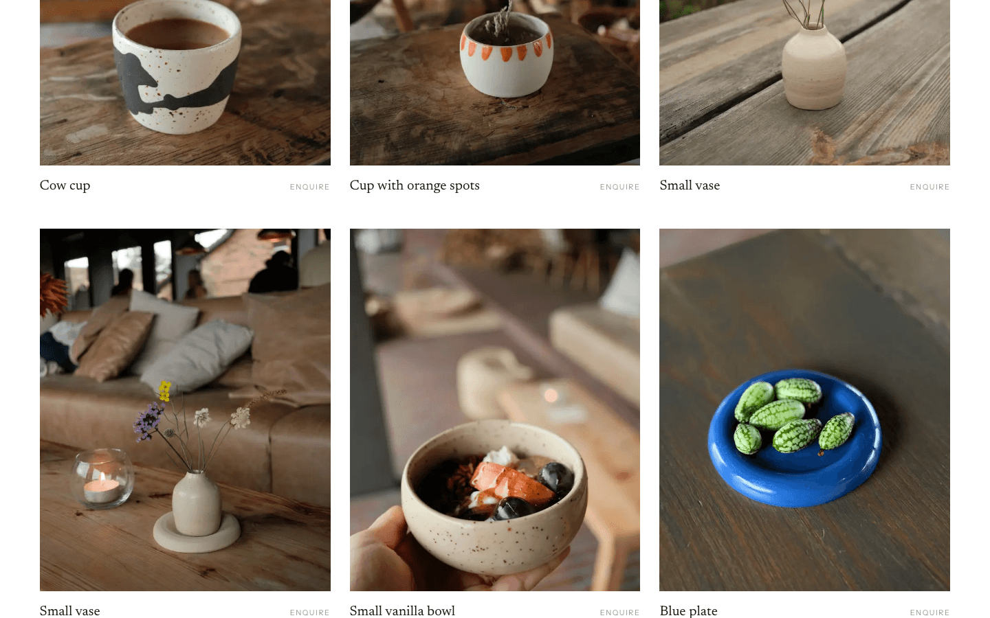 Screenshot der Work-Seite: Unikate wie Cow Cup, Vase und blauer Teller, jeweils mit Anfrage